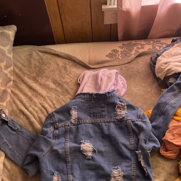 Ripped cropped Jean jacket - Picture 2 of 2